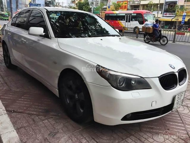 Cần bán BMW 5 Series 525i 2005, màu trắng, xe nhập, 475 triệu