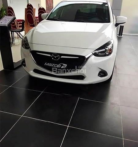 Cần bán Mazda 2 1.5 At đời 2017, màu trắng, giá 585tr