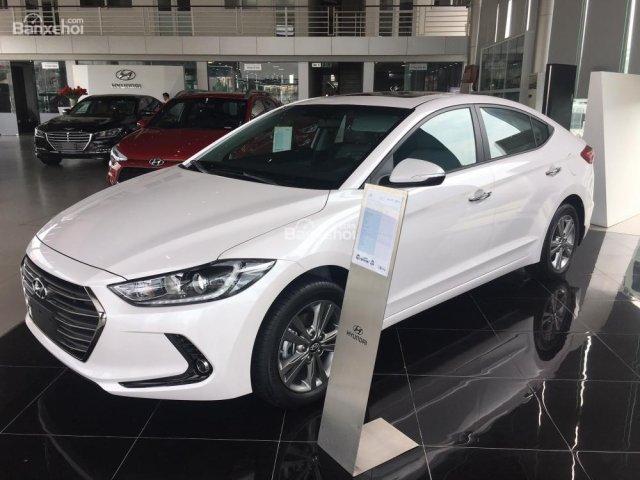 Bán xe Hyundai Elantra mới 100%