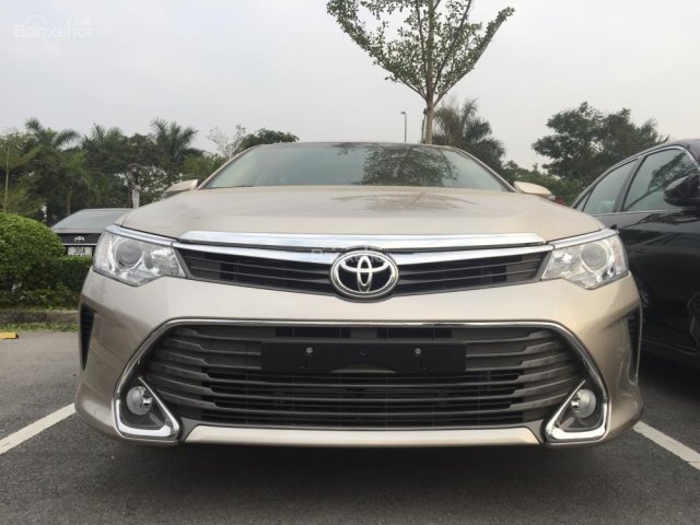 Bán xe Toyota Camry 2.5G đời 2018, màu vàng