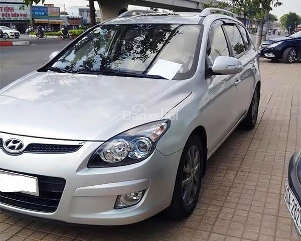 Bán xe Hyundai i30 CW đời 2010, màu bạc, nhập khẩu 