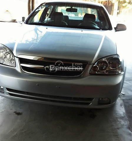 Gia đinh cần bán xe Daewoo Lacetti màu bạc, số sàn, Sx năm 2009