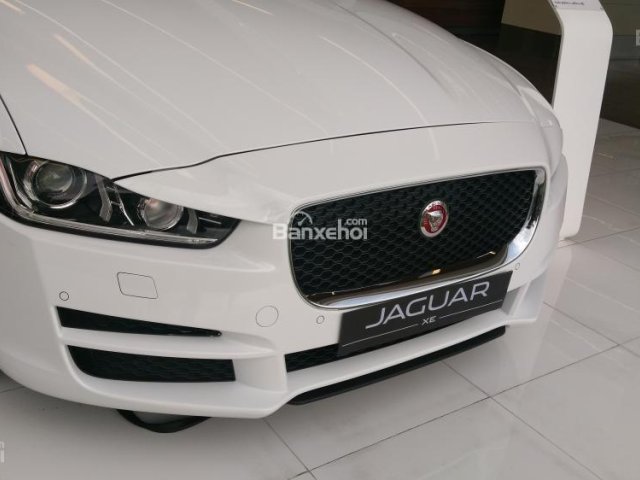 Bán xe Sedan hạng sang, bán Luxury Jaguar XF Prestige giá 2018 - Xe 2017 màu trắng, xe giá tốt- gọi 0918842662