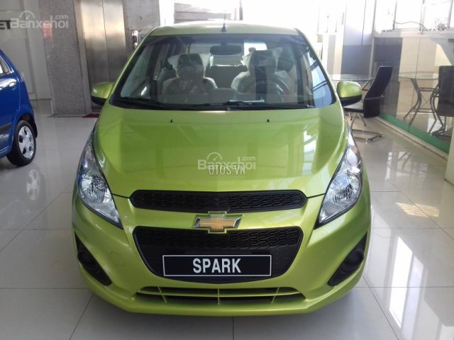 Bán xe Chevrolet Spark LS 1.2L màu xanh nõn chuối, trả góp ngân hàng - LH: 0945.307.489