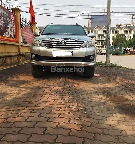 Bán xe Toyota Fortuner sản xuất 2013, màu bạc đã đi 40.000km