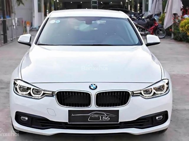 Cần bán gấp BMW 3 Series 320i 2015, màu trắng, nhập khẩu