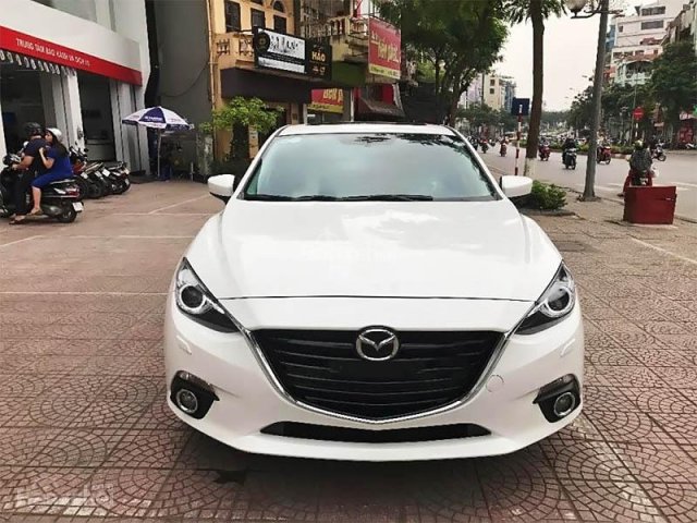 Bán Mazda 3 2.0 đời 2015, màu trắng còn mới