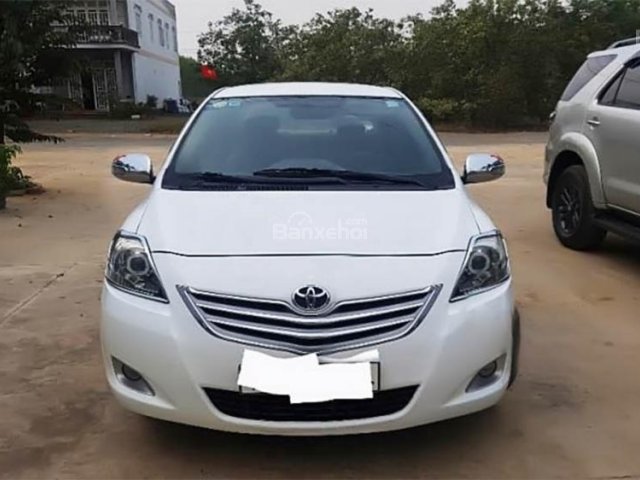 Cần bán gấp Toyota Vios 1.5MT đời 2010, màu trắng xe gia đình