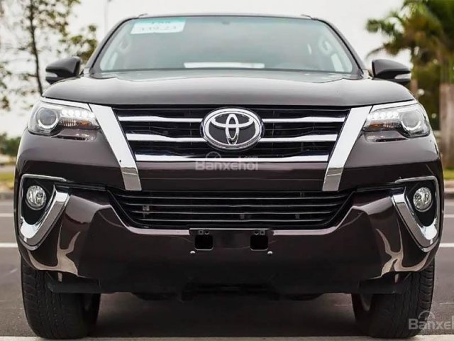 Bán Toyota Fortuner V 4x4AT đời 2017, màu nâu, xe nhập