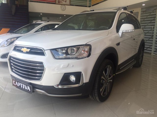 Cần bán xe Chevrolet Captiva LTZ đời 2017, màu trắng