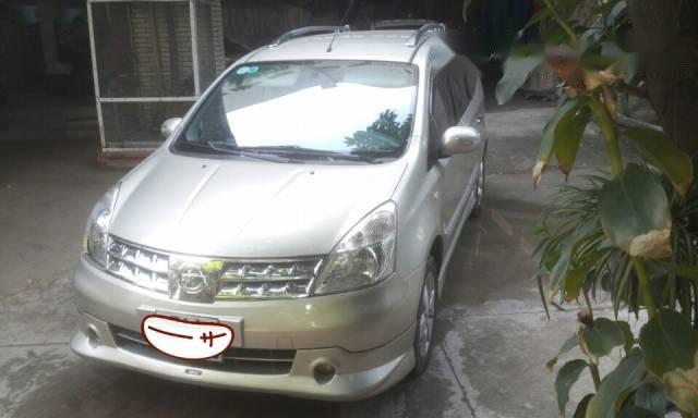 Cần bán xe Nissan Grand Livina 1.8 AT date T12/2011