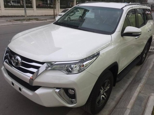 Bán Toyota Fortuner 2.7V (4x2) năm 2017, màu trắng, đen, giao xe ngay