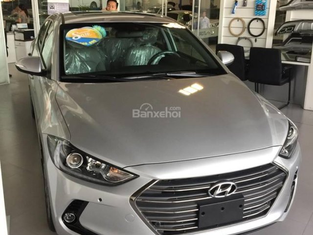 Bán Hyundai Elantra 1.6 MT đời 2017, màu bạc, giá tốt chỉ 565 triệu - liên hệ Hữu Song: 0935415271-0915361068