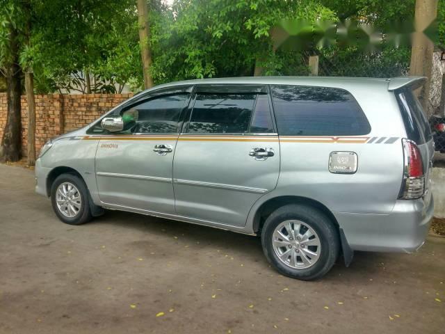 Bán xe cũ Toyota Innova J đời 2009, màu bạc, giá bán 326 triệu