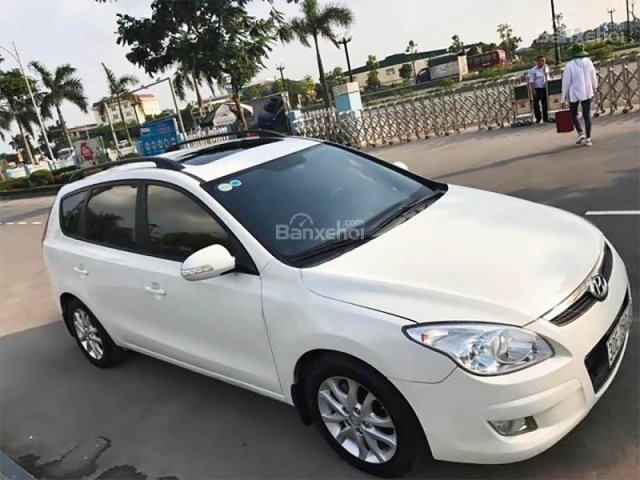 Bán xe cũ Hyundai i30 CW đời 2009, màu trắng, xe nhập, giá 409tr