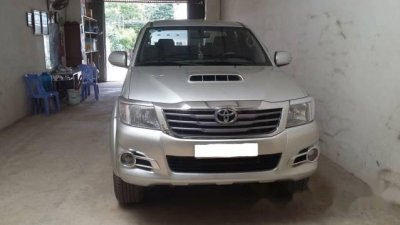 Bán xe Toyota Hilux E 4x2MT năm 2014, 500tr cần bay gấp