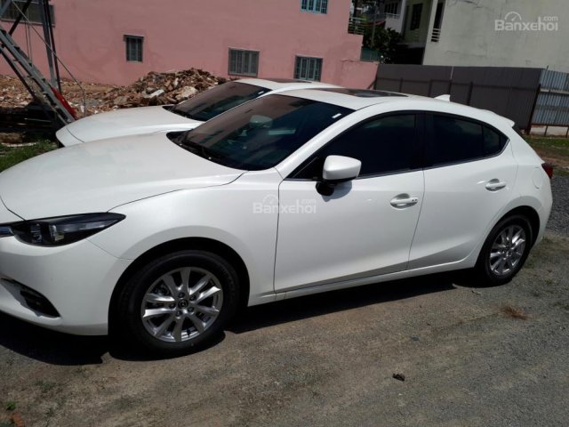 Bán Mazda 3 1.5L Hatchback màu trắng mới, đời 2017