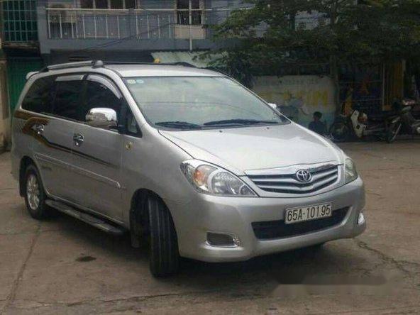 Cần bán xe Toyota Innova đời 2009, màu bạc chính chủ