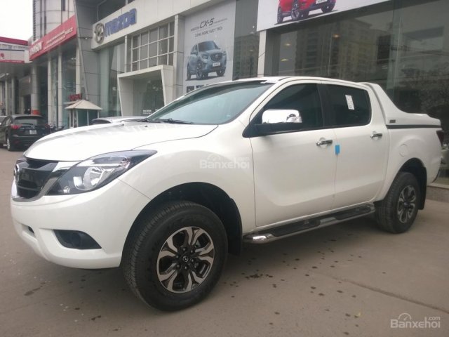 Bán xe Mazda BT 50 2.2 AT sản xuất 2017 đủ 8 màu giao xe ngay. Trả góp tới 80% lãi xuất thấp, LH giá tốt hơn