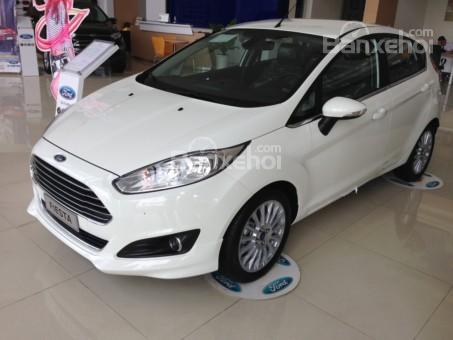 Giá xe Ford Fiesta 1.5 AT 2017 tốt nhất miền Bắc, xe sẵn giao ngay