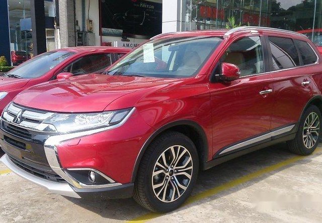 Bán xe Mitsubishi Outlander CVT 2 cầu đời 2017, màu đỏ, nhập khẩu nguyên chiếc từ Nhật