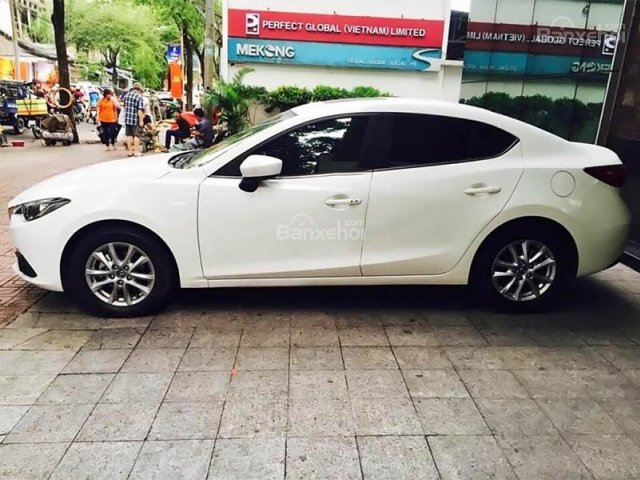 Cần bán Mazda 3 1.5AT sản xuất 2016, màu trắng mới chạy 3000km, 656 triệu