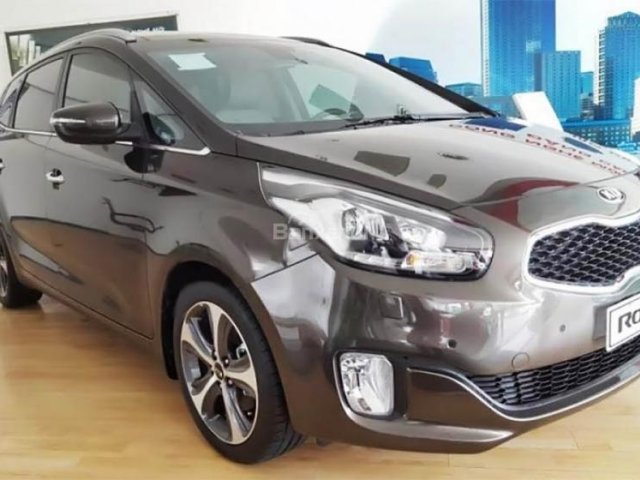 Cần bán Kia Rondo GMT năm 2017, màu nâu