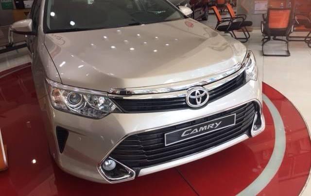 Bán xe Toyota Camry 2.0E đời 2017, giá chỉ 990 triệu