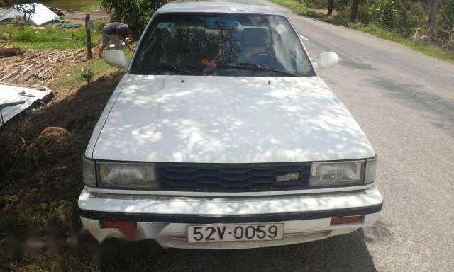 Cần bán lại xe Nissan Bluebird đời 1986, màu trắng 