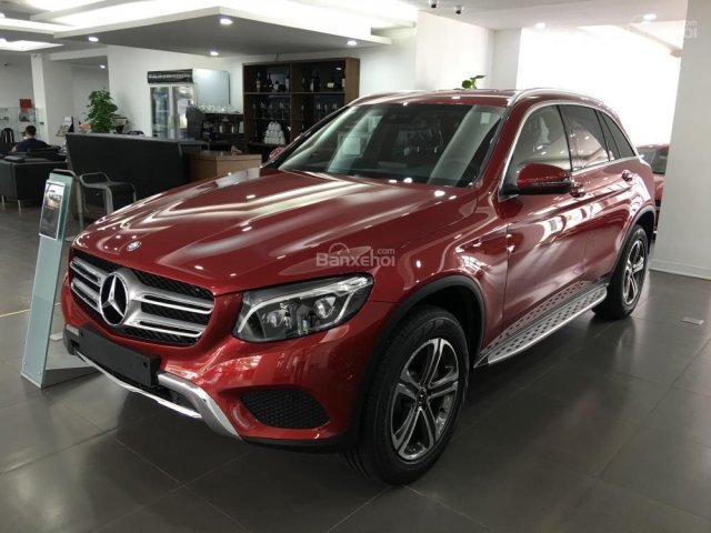 Bán Mercedes GLC 250 đời 2018, màu đỏ