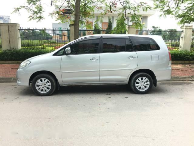 Bán xe Toyota Innova G đời 2010, màu bạc số sàn