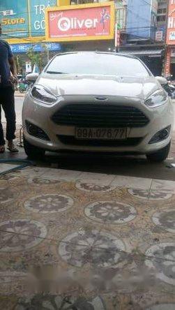 Cần bán gấp Ford Fiesta 2016, màu trắng đã đi 15000 km, giá tốt