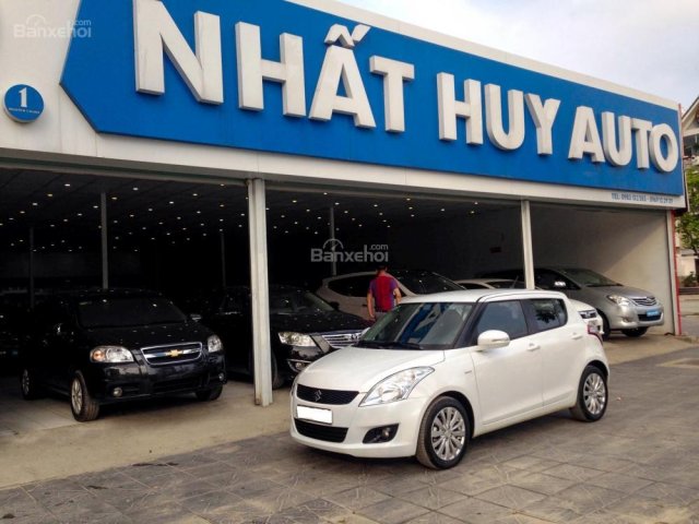 Cần bán Suzuki Swift đời 2015, màu trắng, giá cạnh tranh, giao xe nhanh