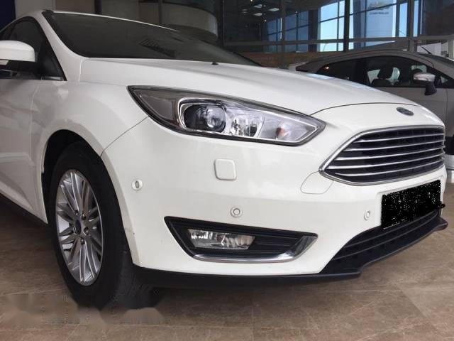 Cần bán xe Ford Focus sản xuất 2015, màu trắng còn mới