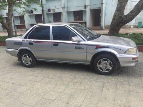 Bán xe cũ Toyota Corolla MT đời 1990, màu bạc, giá 85 triệu