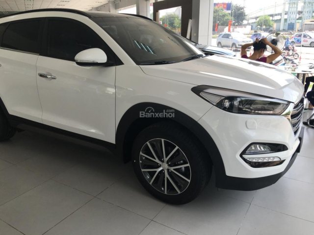 Hyundai Cầu Diễn bán Hyundai Tucson model 2017 CKD màu trắng, giá tốt nhất