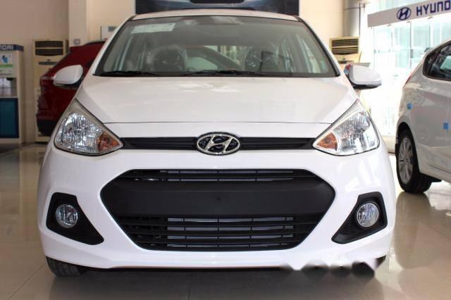 Bán xe Hyundai Grand i10 2017, giá 403tr xe có sẵn giao ngay