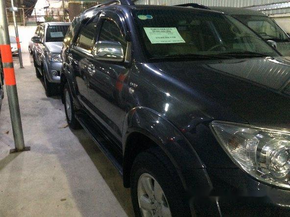 Bán xe cũ Toyota Fortuner 2.5G năm 2010, màu đen còn mới