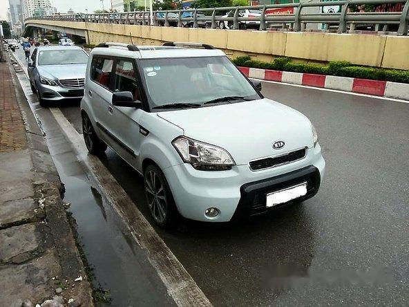 Cần bán lại xe Kia Soul đời 2009, màu trắng số tự động