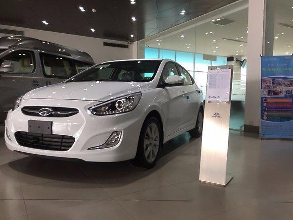 Bán Hyundai Accent 1.4AT đời 2017, màu trắng, giá chỉ 610 triệu