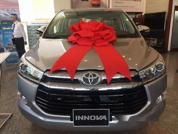 Bán xe Toyota Innova V sản xuất 2017, màu xám, giá chỉ 950 triệu