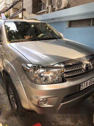 Cần bán lại xe Toyota Fortuner MT đời 2010, màu bạc số sàn