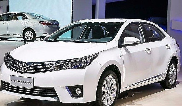 Cần bán xe Toyota Corolla altis đời 2016, màu trắng