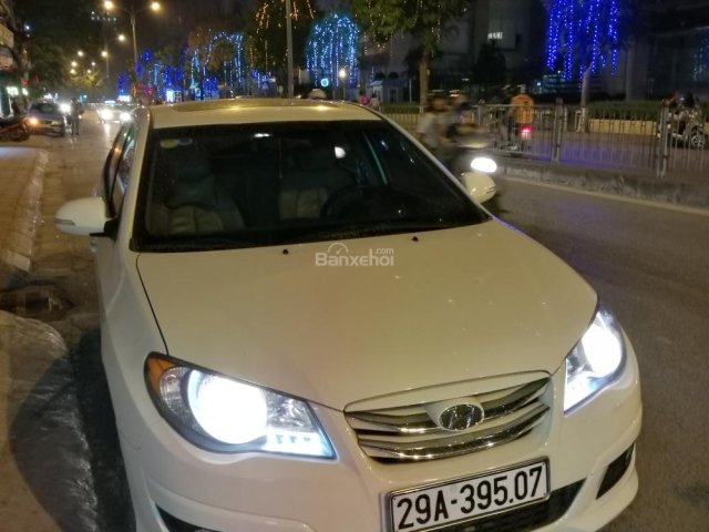 Xe Hyundai Avante 2011, màu trắng còn mới