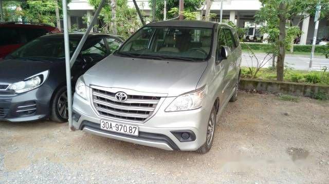 Chính chủ bán gấp Toyota Innova MT 2016, màu bạc