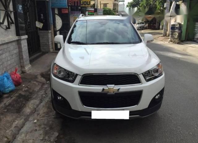 Cần bán Chevrolet Captiva sản xuất 2015, màu trắng