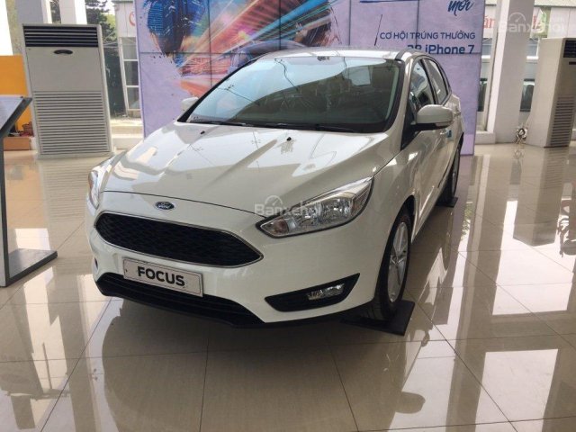 Cần bán Ford Focus 2017 mới 100% giá khuyến mại cực sốc