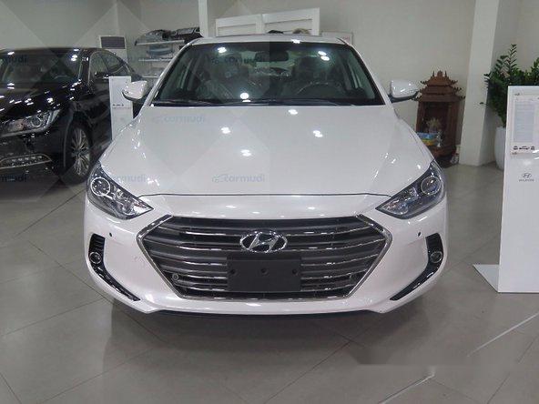 Bán xe Hyundai Elantra 1.6AT sản xuất 2017, màu trắng