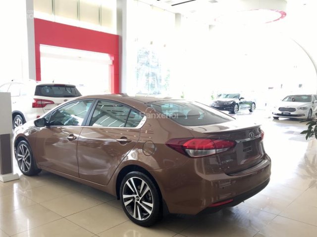 Bán xe Kia Cerato 2.0AT năm 2018, màu nâu, giá 635tr, giá tốt nhất năm nay 2018