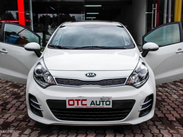 Cần bán xe Kia Rio Hatchback đời 2015, màu trắng, nhập khẩu nguyên chiếc